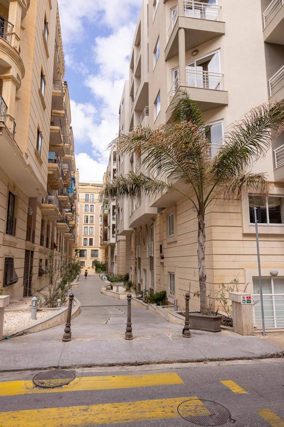Balluta Bay Spacious Apt - 2Br Sliema Bagian luar foto