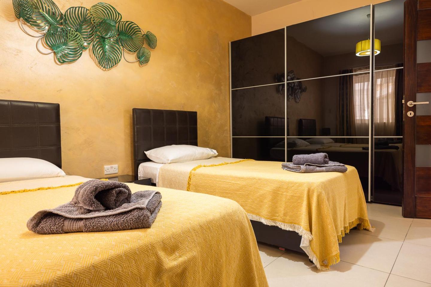 Balluta Bay Spacious Apt - 2Br Sliema Bagian luar foto